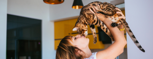 bisou femme chat
